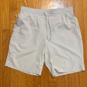 Lululemon tan fast and free Shorts large